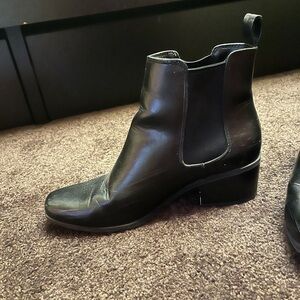 Black Women’s Chelsea Boots